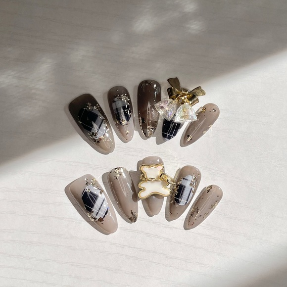 Glitter bear nail handmade gel nail, jelly nail, acrylic press on nail - Picture 3 of 4